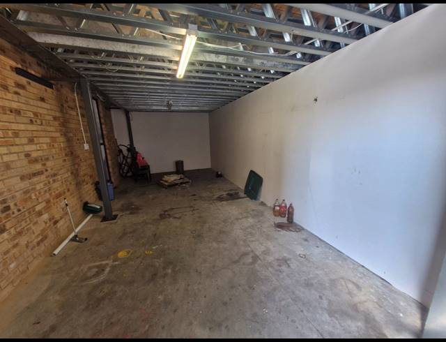 1,350M² WAREHOUSE TO LET IN JET PARK